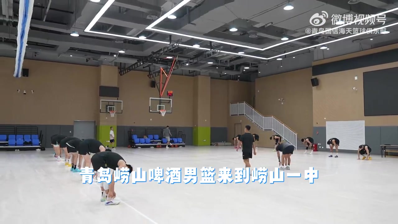 校园篮球交流日? | 青岛男篮走进崂山一中 把篮球热爱留在校园